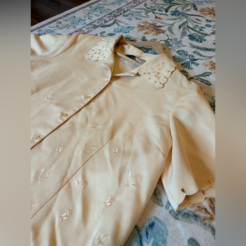 Vintage BonWorth Butter Yellow Embroidered Short Sleeve Button Down Shirt - Picture 11 of 15